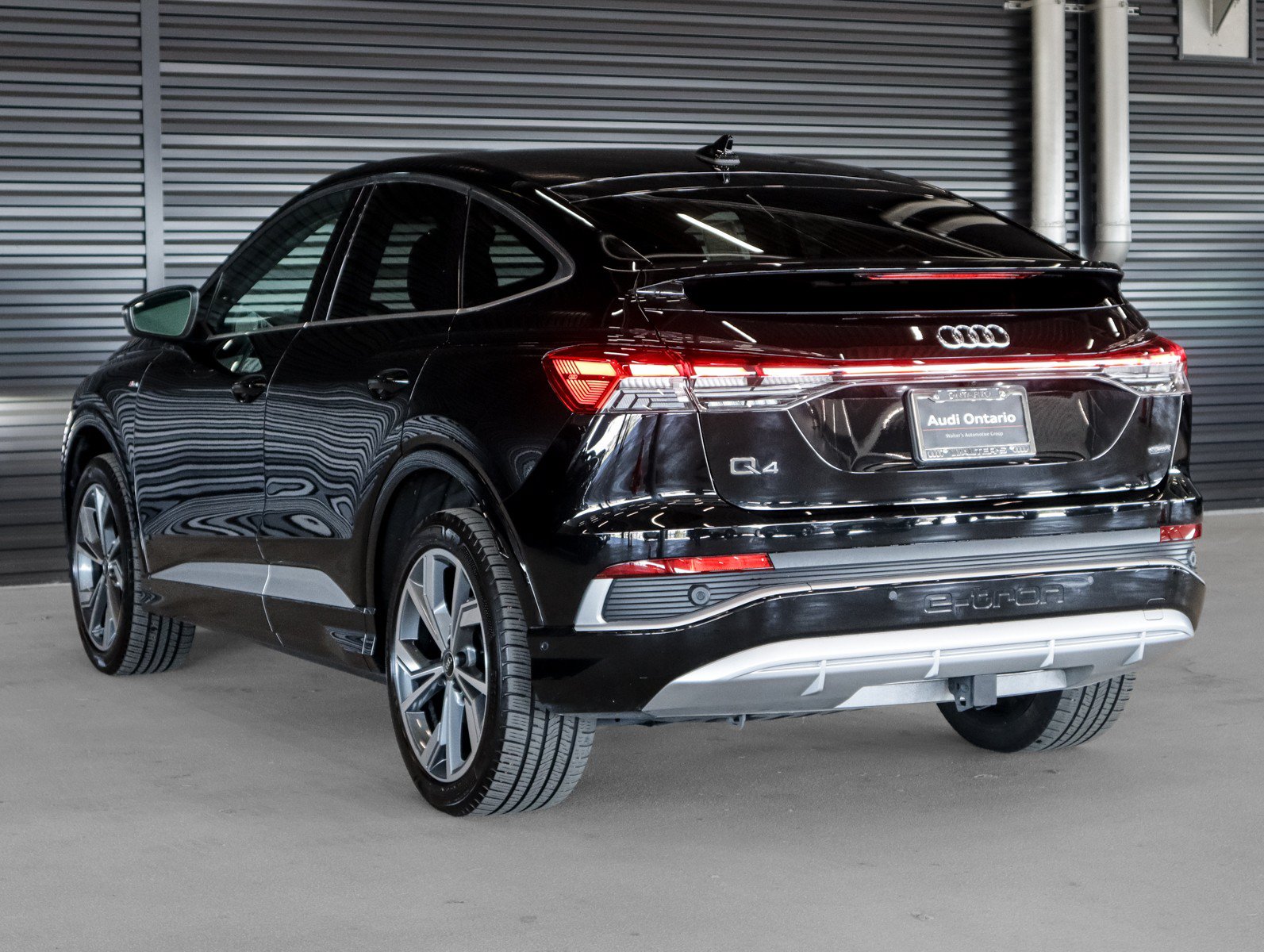 Used 2023 Audi Q4 e-tron Prestige AWD/4WD image 2