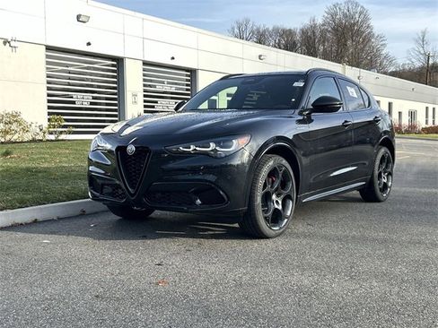 New 2025 Alfa Romeo Stelvio Sprint image 1