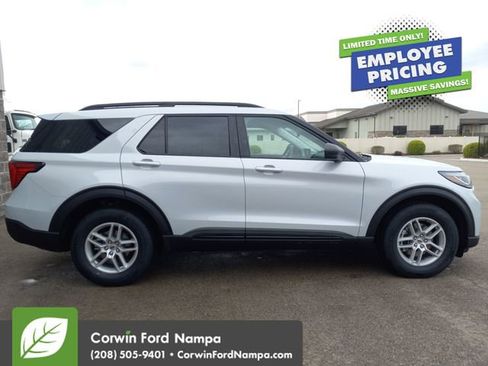 New 2026 Ford Explorer Active AWD/4WD image 2