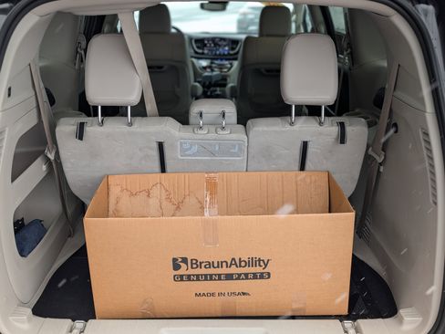 Used 2021 Chrysler Pacifica Touring-L image 50