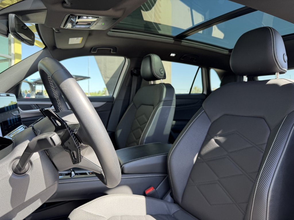 Used 2024 Volkswagen Atlas Cross Sport SE w/ Panoramic Sunroof Package FWD image 32
