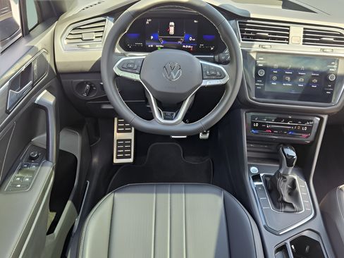 Certified 2023 Volkswagen Tiguan SE R-Line FWD image 11