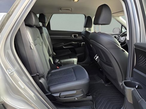 Used 2025 Kia Sorento EX image 14