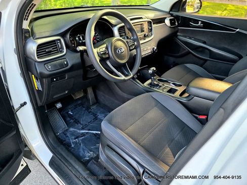 Used 2017 Kia Sorento FWD image 18