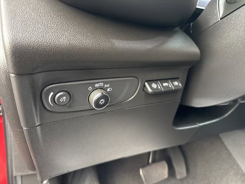 Used 2023 Buick Envision Avenir image 18