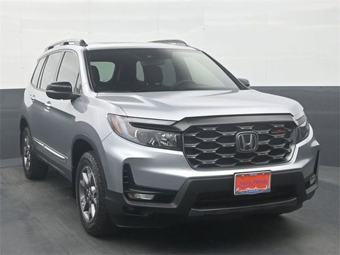 Certified 2023 Honda Passport TrailSport image 2