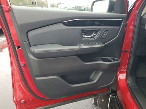 Used 2025 Honda Pilot Touring image 39