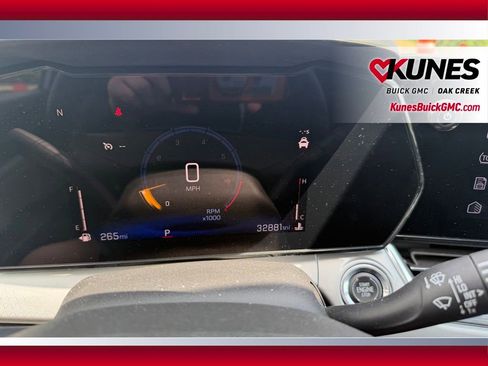 Used 2025 Chevrolet Trax LT FWD image 17