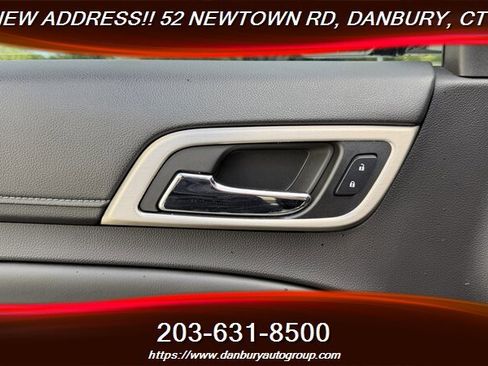 Used 2015 GMC Yukon Denali w/ Touring Package AWD/4WD image 11