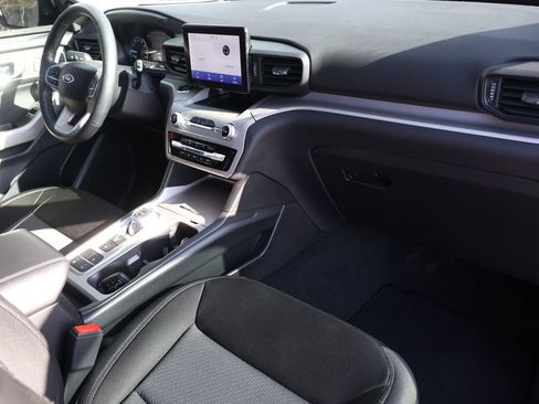 Used 2023 Ford Explorer XLT image 37