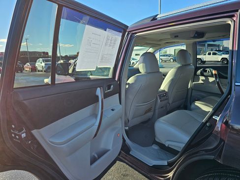 Used 2013 Toyota Highlander Limited AWD/4WD image 16