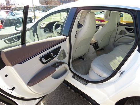 Certified 2023 Mercedes-Benz EQS 580 4MATIC Sedan image 21