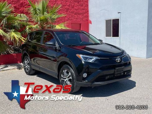 Used 2018 Toyota RAV4 LE FWD image 1