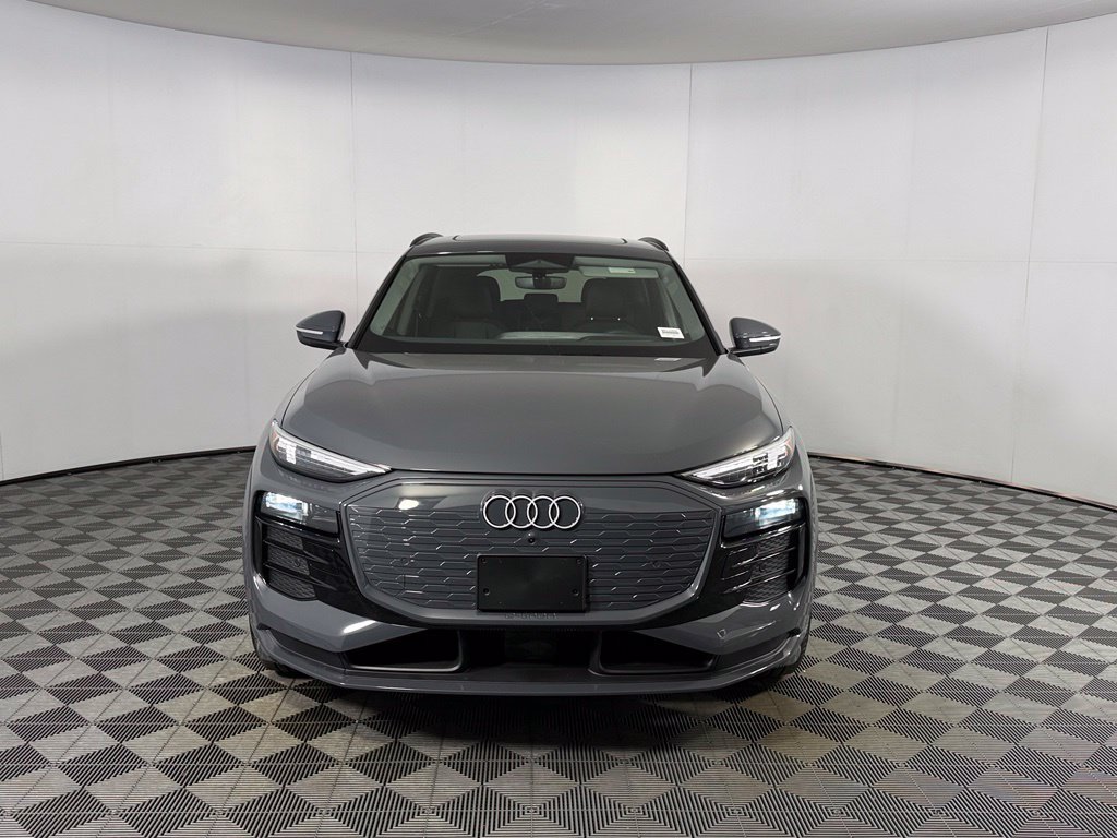 Used 2025 Audi Q6 e-tron Prestige w/ 20" Wheel Package AWD/4WD image 3