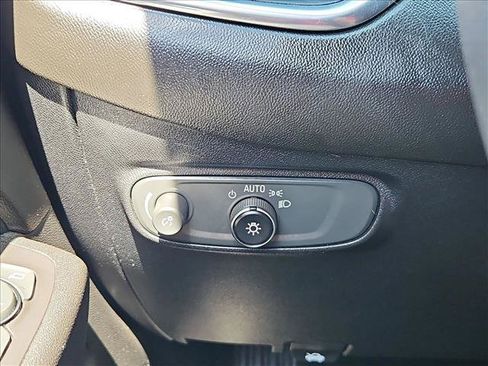 Certified 2018 Chevrolet Equinox LT w/ LPO, Protection Package FWD image 17