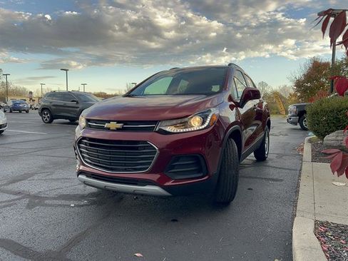 Used 2022 Chevrolet Trax LT w/ LT Convenience Package image 3