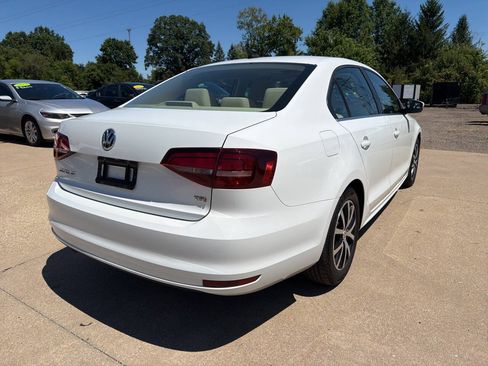Used 2018 Volkswagen Jetta SE FWD image 4