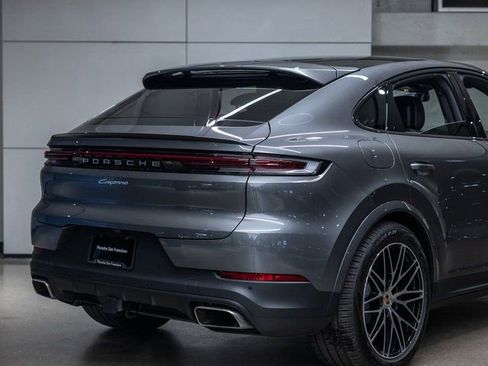 Certified 2025 Porsche Cayenne Coupe image 23