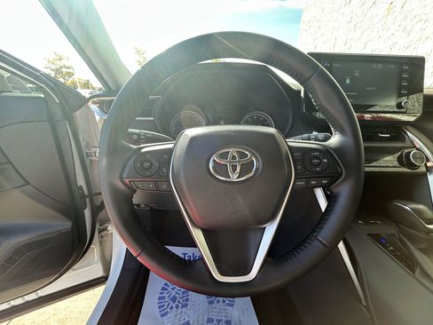 Certified 2021 Toyota Venza LE image 18