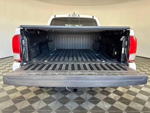 Used 2017 Toyota Tacoma TRD Sport w/ Tow Package (A/T) AWD/4WD image 19