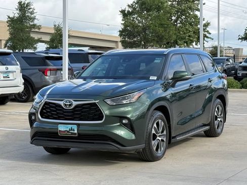 Used 2023 Toyota Highlander XLE FWD image 7
