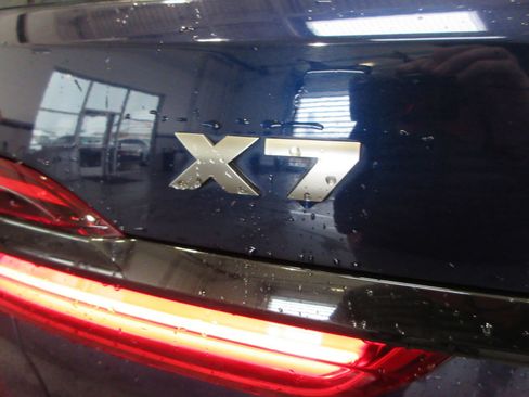 Used 2020 BMW X7 M50i image 8