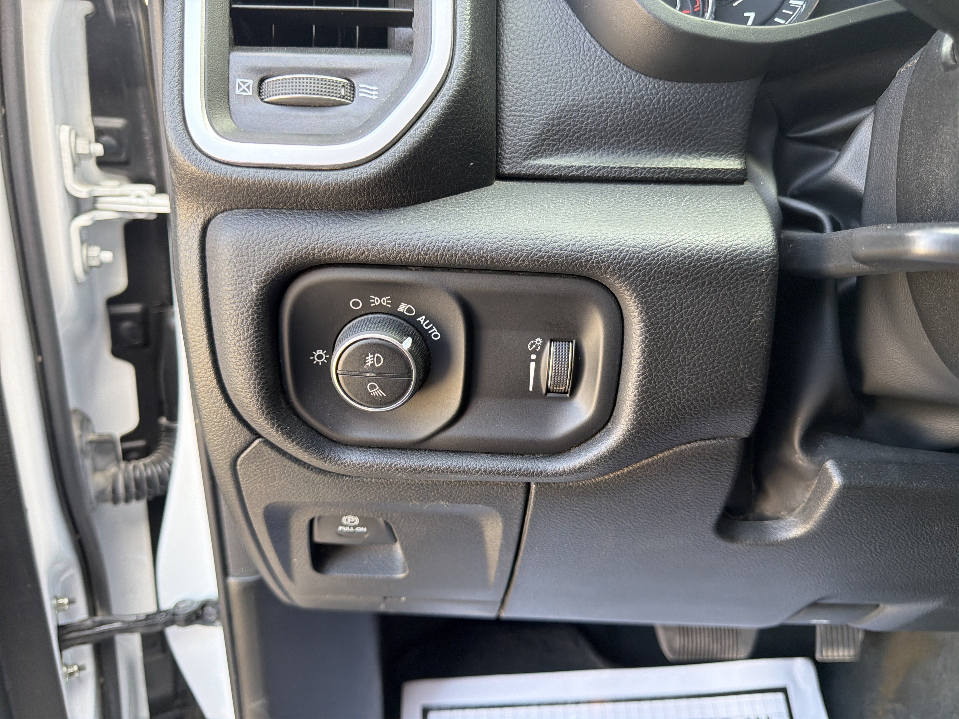 Used 2024 RAM 1500 Big Horn AWD/4WD image 15