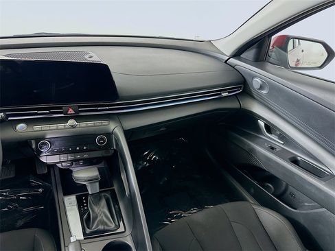 Used 2024 Hyundai Elantra SEL image 19