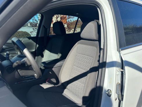 Used 2023 Chevrolet Equinox LT image 16