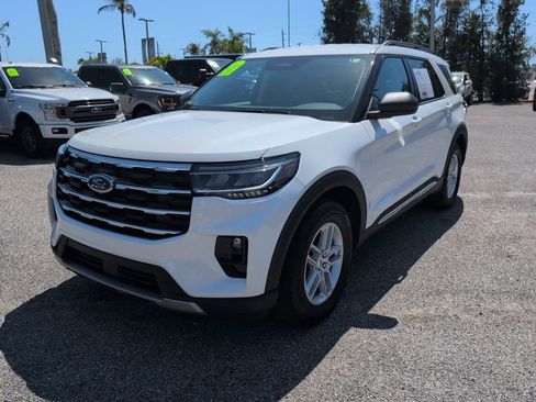 Used 2025 Ford Explorer Active w/ Active Comfort Package image 6