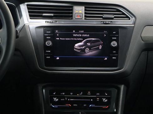 Used 2022 Volkswagen Tiguan SE w/ Panoramic Sunroof Package image 19