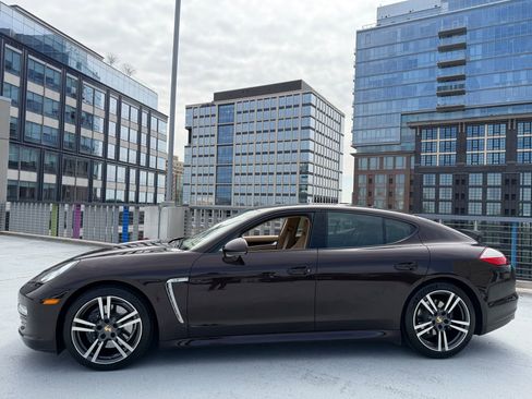 Used 2013 Porsche Panamera 4 Platinum Edition image 2