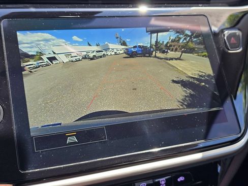 Used 2022 Chevrolet Bolt EUV LT w/ Comfort Package FWD image 30