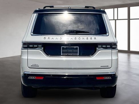 Used 2022 Jeep Grand Wagoneer Series III w/ Rear Seat Video Group 1 AWD/4WD image 4