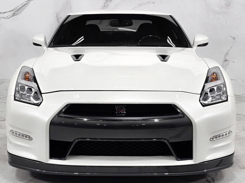 Used 2015 Nissan GT-R Premium image 5
