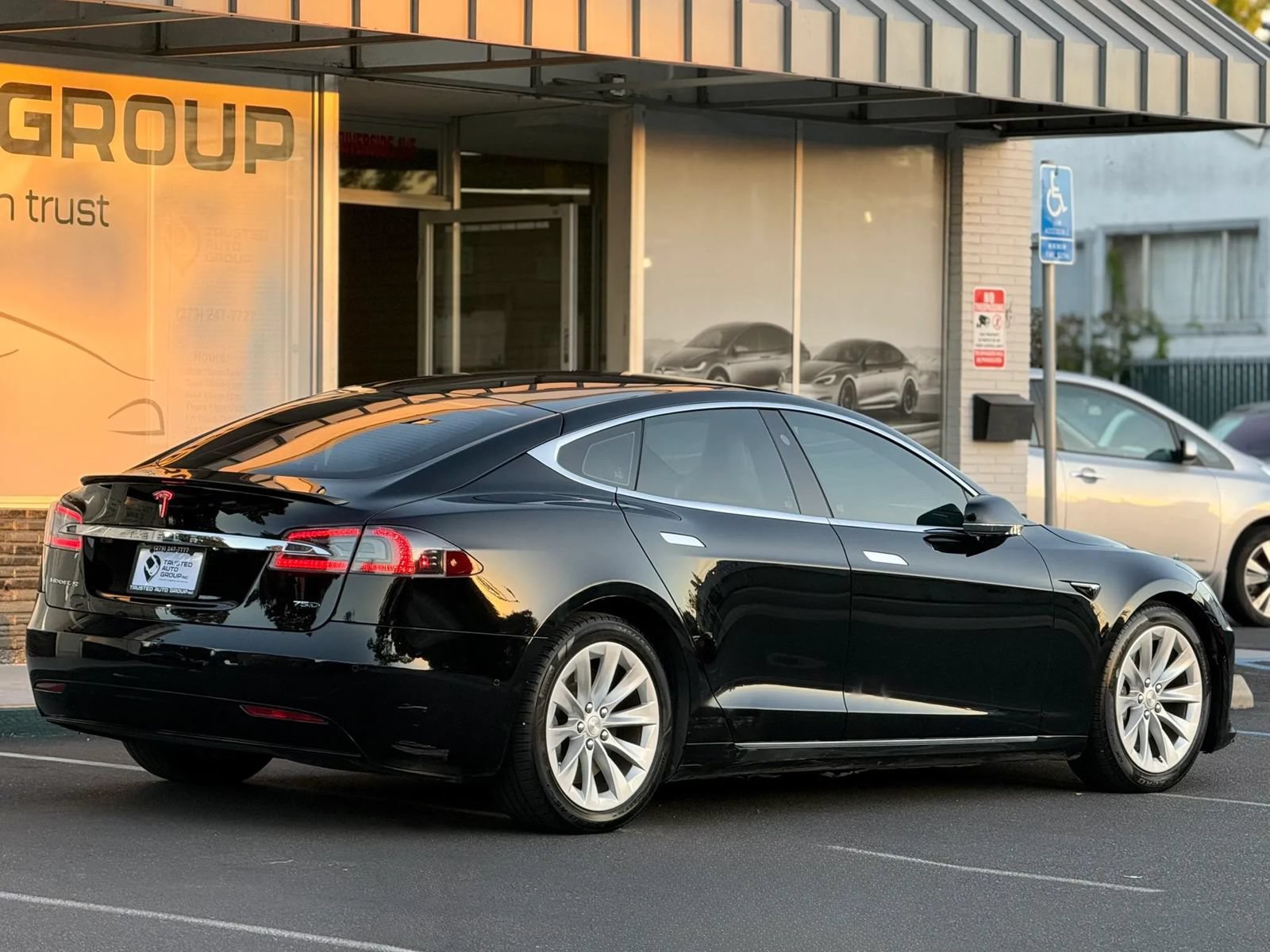 Used 2017 Tesla Model S 75D AWD/4WD image 8