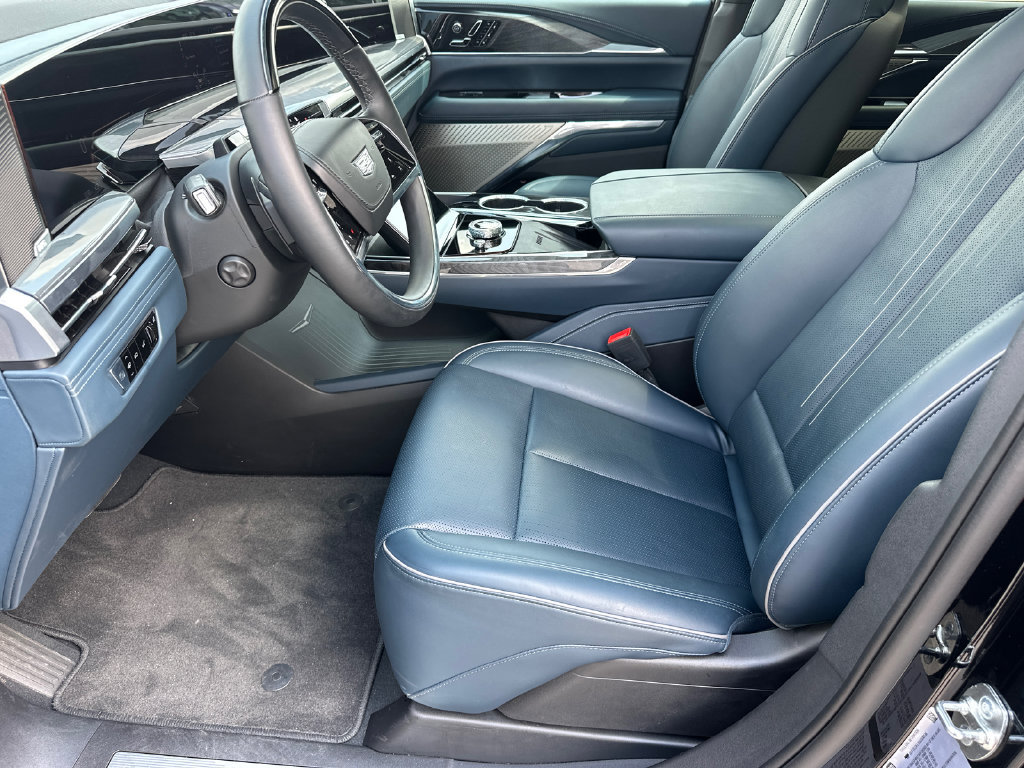 Certified 2025 Cadillac Escalade IQ Luxury 2 AWD/4WD image 9