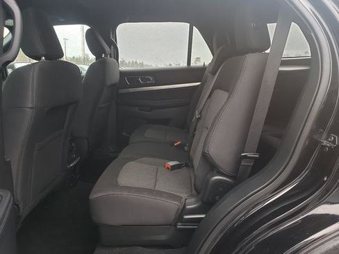 Used 2019 Ford Explorer XLT image 12