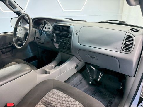 Used 2003 Ford Explorer Sport Trac XLT image 27