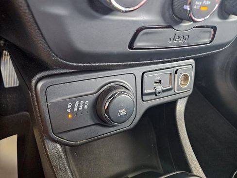 Used 2018 Jeep Renegade Sport w/ Power & Air Group AWD/4WD image 11