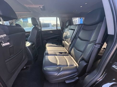 Used 2019 Cadillac Escalade Luxury AWD/4WD image 8
