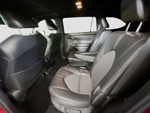 Used 2023 Toyota Highlander XSE FWD image 24