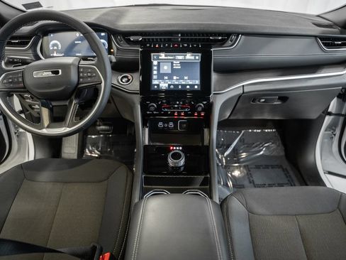 Certified 2024 Jeep Grand Cherokee Laredo w/ Luxury Tech Group I AWD/4WD image 19