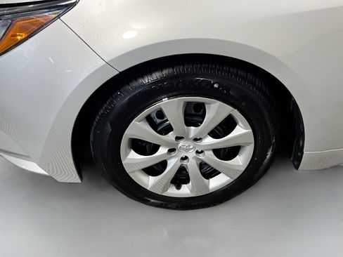 Used 2025 Toyota Corolla LE w/ Convenience Package image 14
