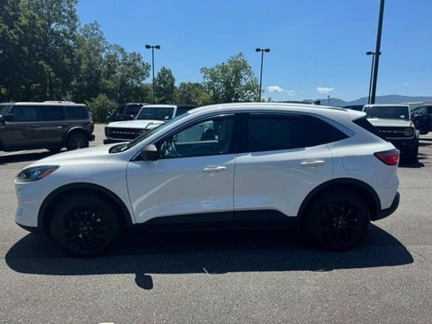 Used 2022 Ford Escape SE w/ Cold Weather Package AWD/4WD image 4
