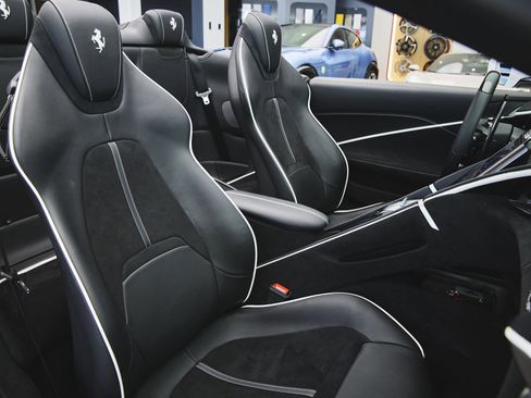Used 2024 Ferrari Roma Spider image 34