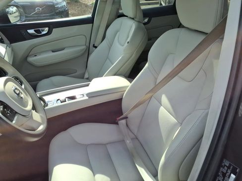 Certified 2023 Volvo XC60 B5 Plus w/ Protection Package Premier AWD/4WD image 18