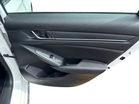 Used 2018 Honda Accord EX image 31