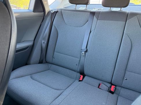 Used 2025 Kia K4 LXS image 40