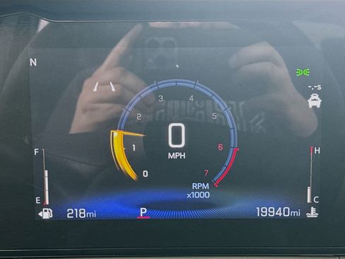 Used 2025 Chevrolet Trax LT w/ LT Convenience Package image 16